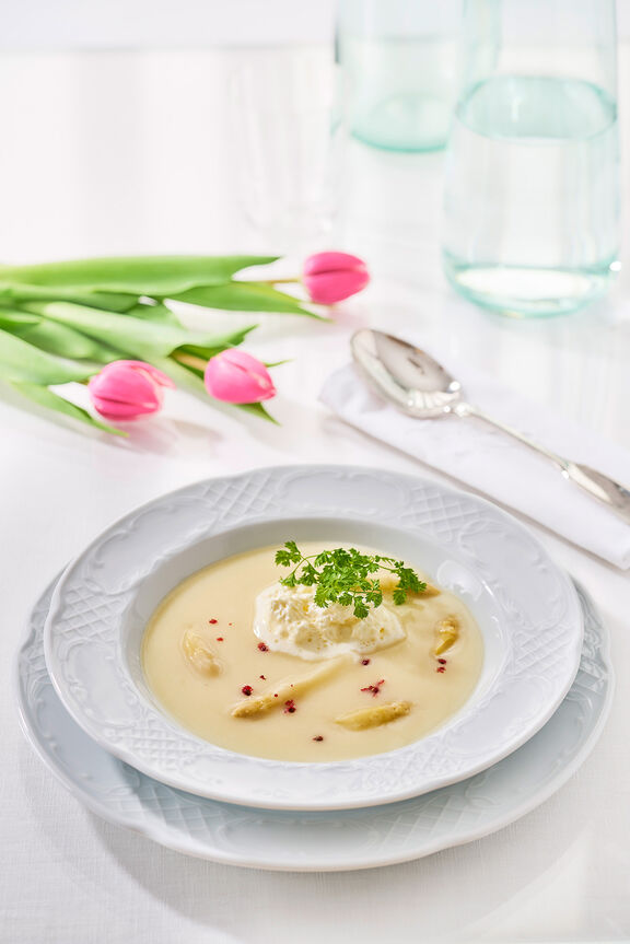 Magdas ESSEN Spargelcremesuppe c Peter Barci